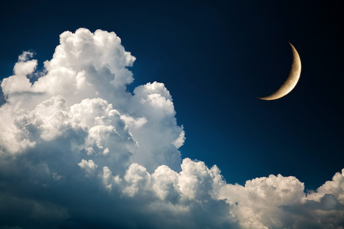 Nachthimmel Mond und Wolken - Shclafphasen, Schlafzyklus