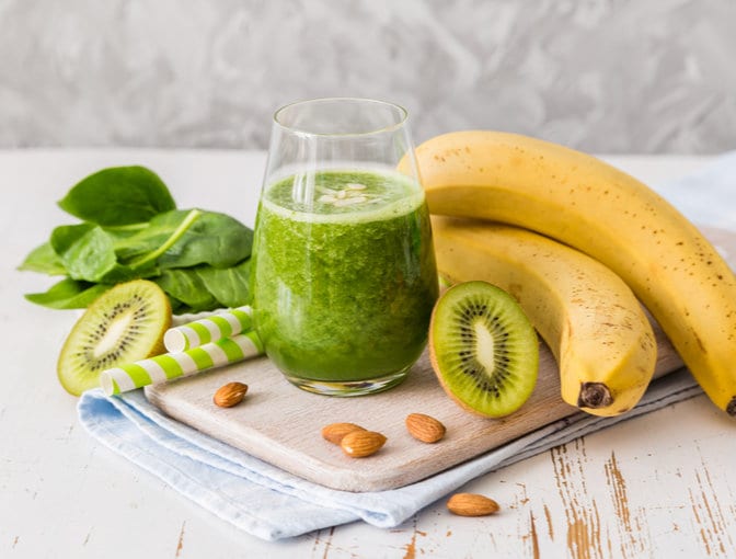Green vanilla almond smoothie